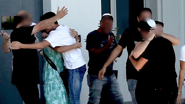 שחרור הנערים הישראלים שנותרו במעצר בקפריסין בעקבות פרשת אונס התיירת הבריטית (צילום: AP)