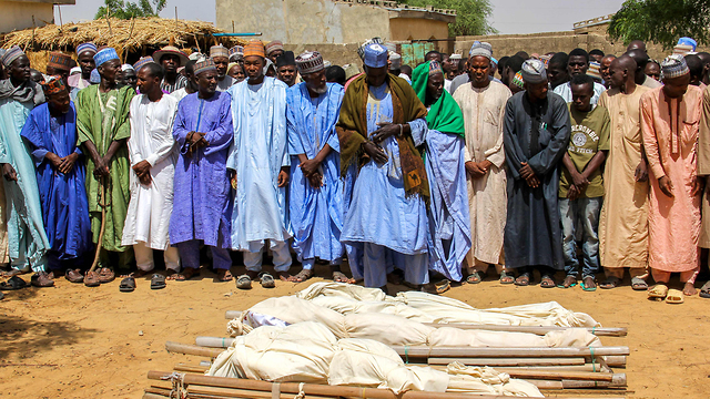 הלוויה ניגריה של נפגעי פיגוע של בוקו חראם (צילום: AFP)