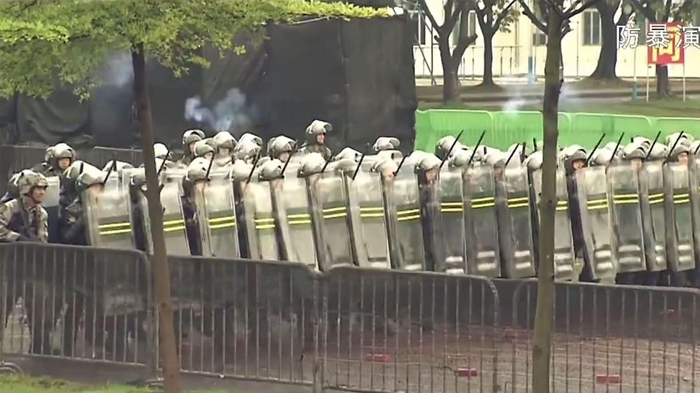 סרטון תעמולה של צבא סין איום על הונג קונג  (צילום: AFP)