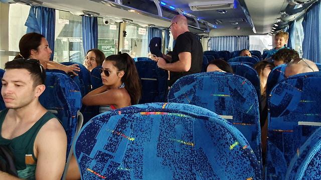 Пассажиры субботнего автобуса в Рамат-Гане. Фото: Мейрав Кристал