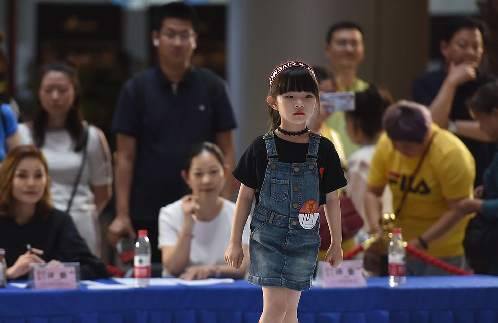 סין תעשייה ילדים ילדות דוגמנים דוגמניות דוגמנות אופנה (צילום: AFP)
