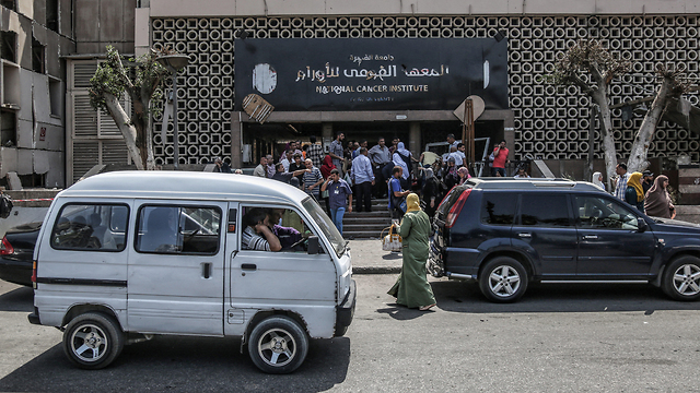 פיצוץ  פיגוע  ליד  בית חולים  קהיר מצרים (צילום: MCT)