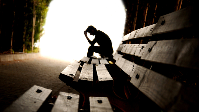 נער עצוב אובדני התאבדות  (צילום: shutterstock)