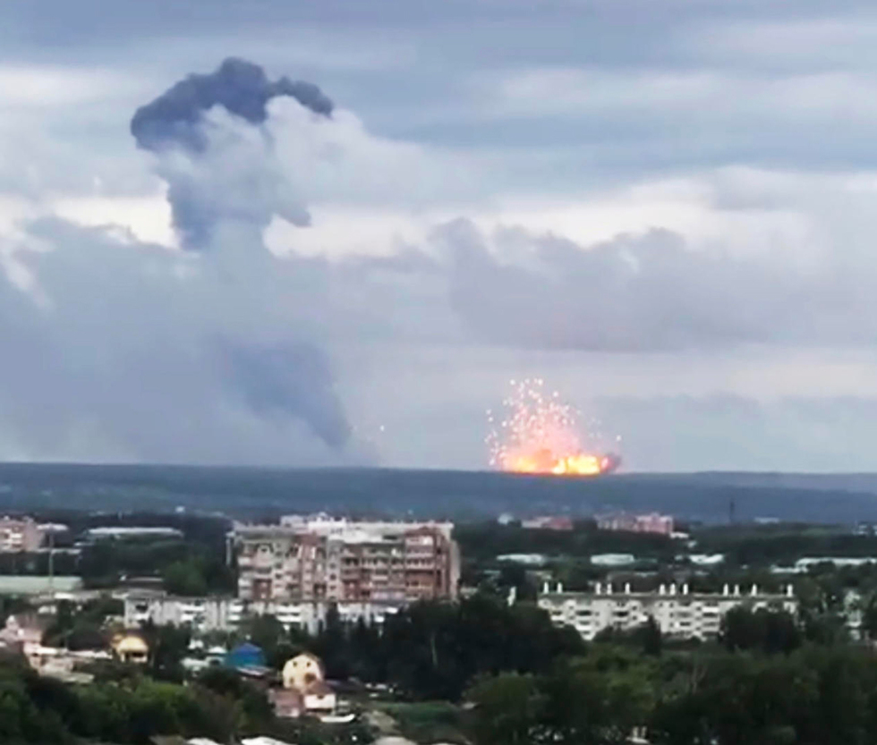 Взрывы на военой базе в Сибири 5 августа. Фото: АР