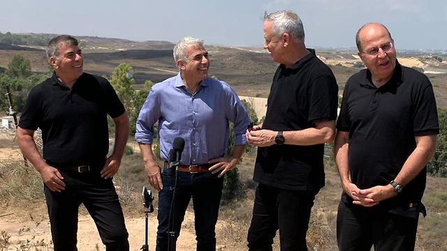 L-R: The leaders of the Blue and White party Gabi Ashkenazi, Yair Lapid, Benny Gantz and Moshe Ya'alon on the Gaza border, August 2019 (Photo: Gadi Kablo)