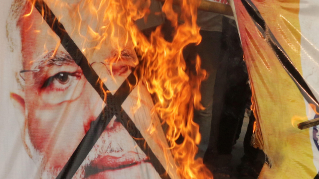 הפגנה ב פקיסטן אחרי ההודעה על ביטול המעמד המיוחד של קשמיר הודו (צילום: EPA)