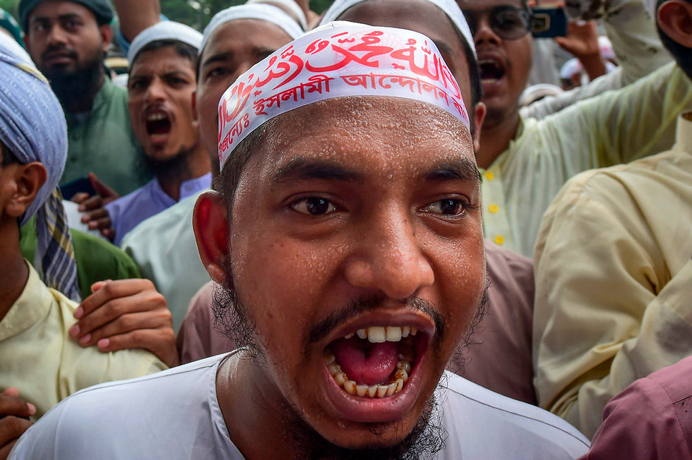 הפגנה ב בנגלדש אחרי ההודעה על ביטול המעמד המיוחד של קשמיר הודו (צילום: AFP)