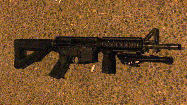 Автоматическая винтовка М-16, найденная в машине подозреваемых в убийстве в Рамле