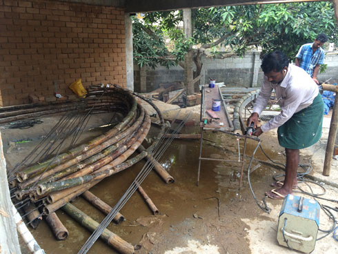 במבוק בחיזוק בטון וברזל (צילום: ANAND JAJU)