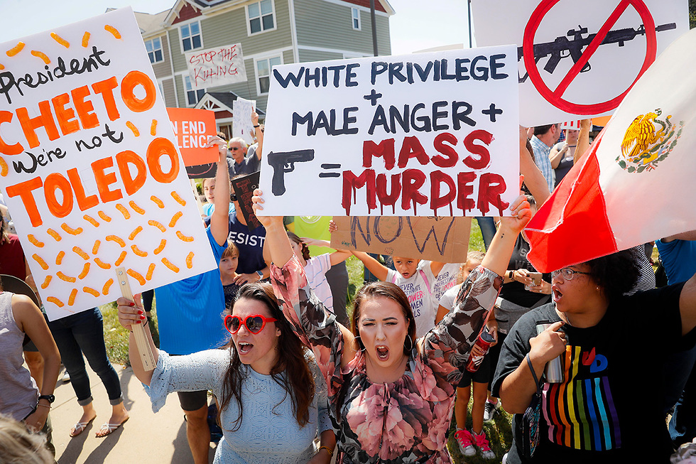 מחאה  נגד דונלד טראמפ  (צילום: AP)