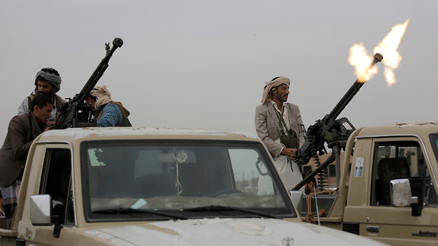 תימן צנעא מורדים חות'ים חמושים חותים (צילום: AP)