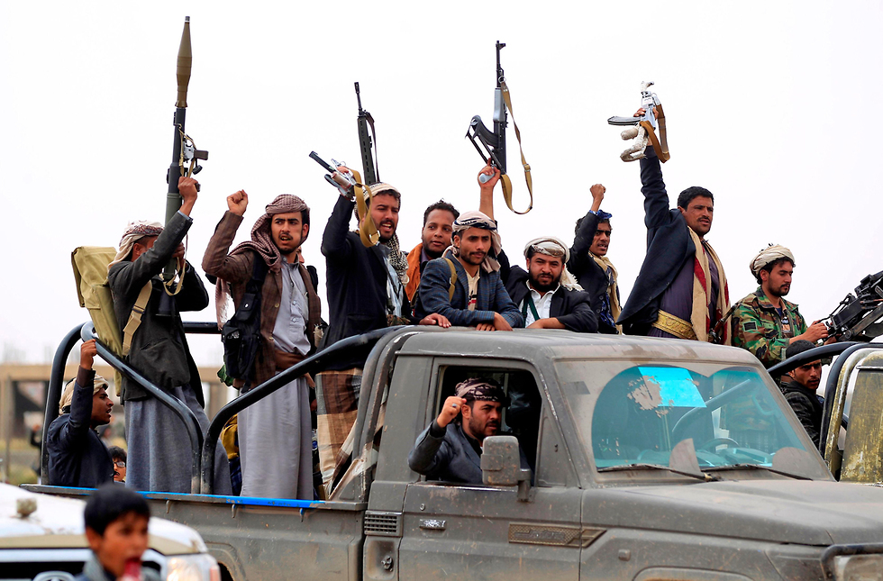 תימן צנעא מורדים חות'ים חמושים חותים (צילום: AFP)