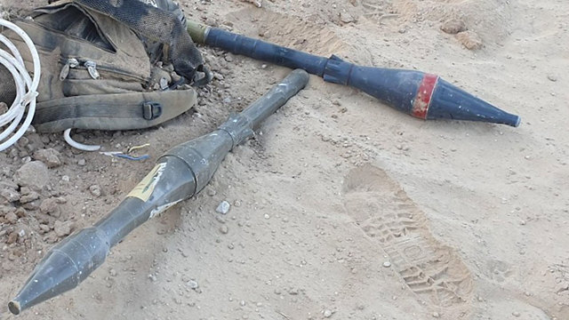 Оружие, найденное возле тел террористов. Фото: пресс-служба ЦАХАЛа