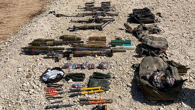Weapons seized from Palestinians killed in a failed infiltration attempt from Gaza (Photo: IDF Spokesperson's Unit)