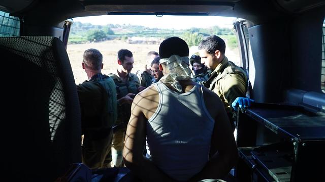 Yamam forces capture one of the terrorists (Photo: IDF Spokesperson's Unit)