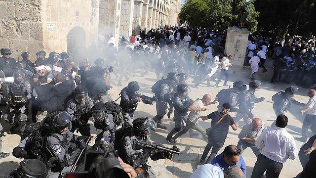 Clashes on Temple Mount (Photo: AFP)