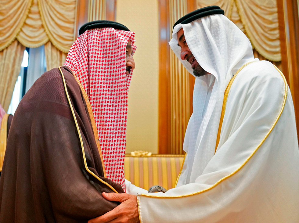 מוחמד בן זאיד אאל נהיאן יורש העצר של אבו דאבי נפגש עם מלך סעודיה ב מכה המלך סלמאן (צילום: AFP)