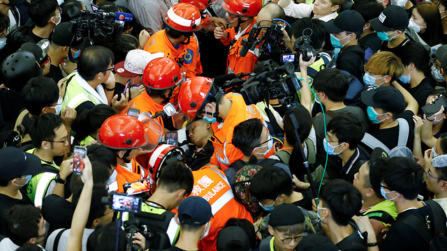מהומות נמל תעופה הונג קונג סין (צילום: רויטרס)