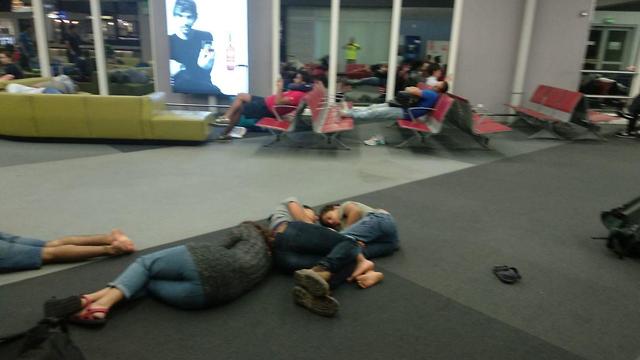 עשרות נוסעים תקועים ביוון בגלל תקלה במטוס (צילום: עופר טנא)