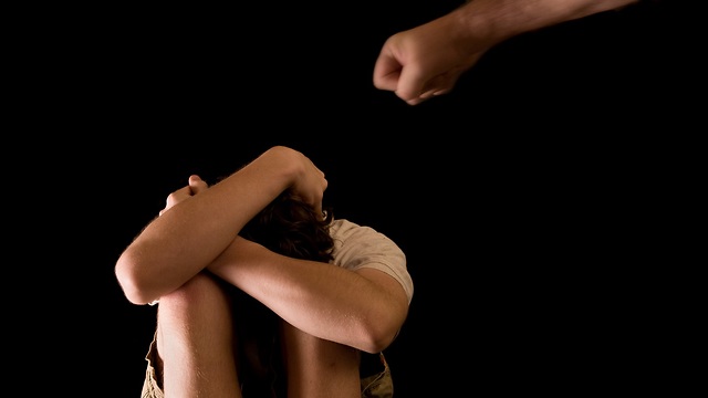אלימות במשפחה (צילום: shutterstock)