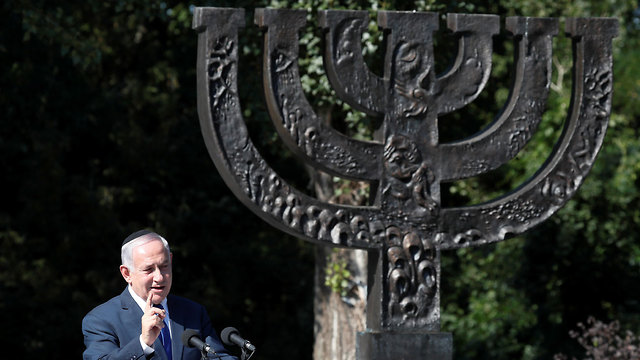 Prime Minister Benjamin Netanyahu during his visit to the Babi Yar Holocaust monument (Photo: Reuters)