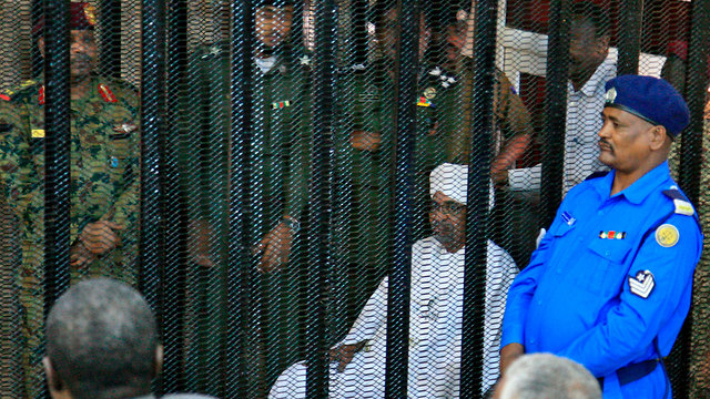 רודן  סודן  עומאר אל באשיר  בית משפט (צילום: AFP)