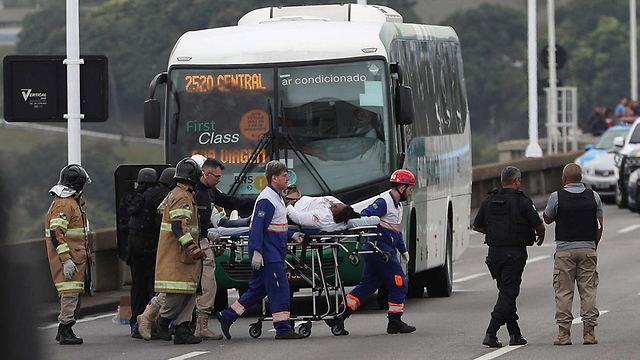 ברזיל חטיפה בני ערובה אוטובוס ריו דה ז'ניירו (צילום: EPA)