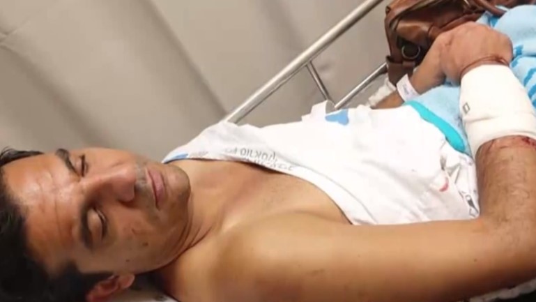 Давид Гозлан в больнице после нападения. Кадр видео 13-го телеканала