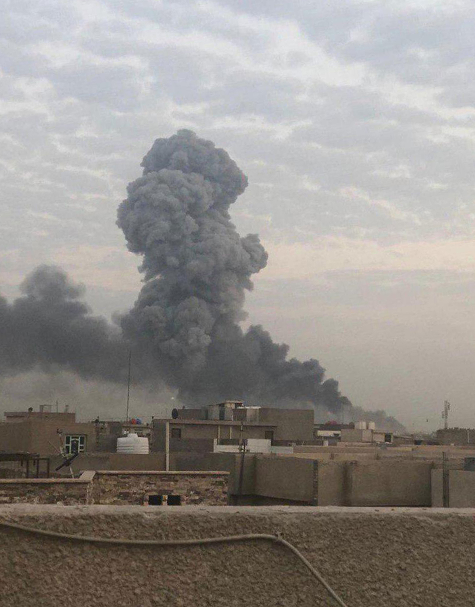 Оружейные склады в Ираке после удара с воздуха, приписываемого Израилю