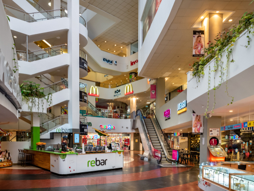 Торговый центр в Израиле. Фото: Boris-B shutterstock