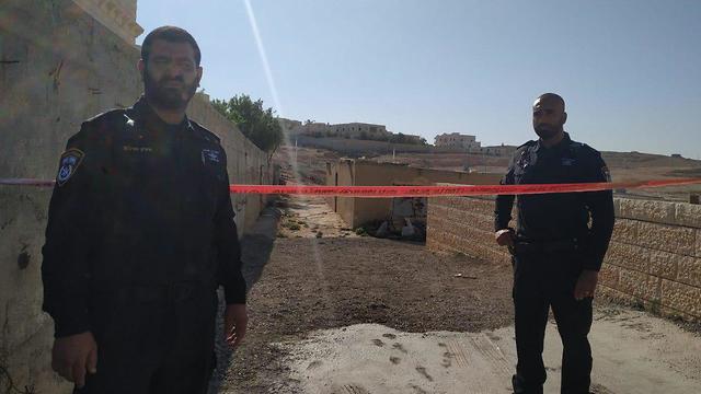 זירת מקום מציאת הגופה בערערה (צילום: דוברות משטרת ישראל)