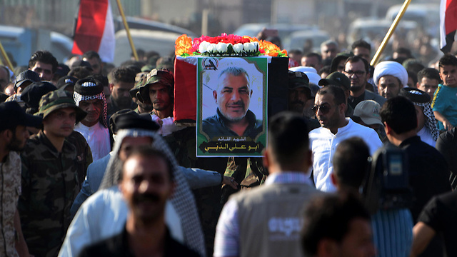 בגדד עיראק הלוויה של אבו עלי א דבי חיזבאללה (צילום: EPA)