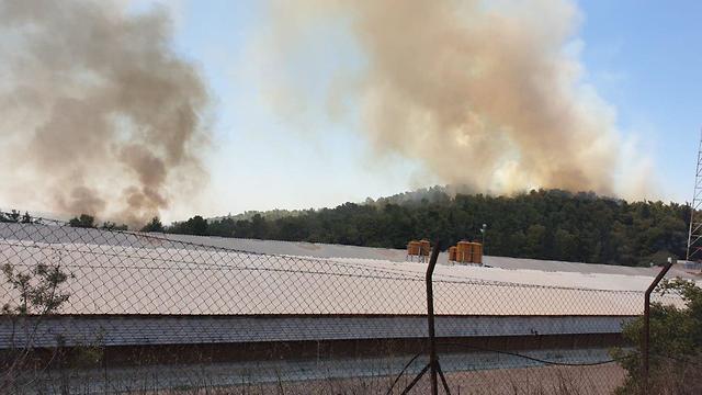 שריפה פרצה סמוך לישוב מטע (צילום: ראובן (דובצ׳יק) יצחק, מפקד תחנת כיבוי בית שמש)