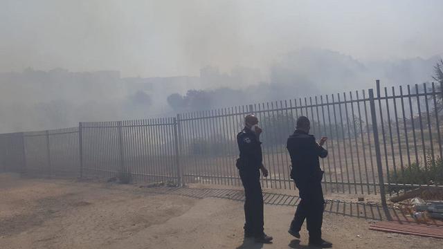 Fire rages near Beit Shemesh (Photo: Yossi Fridman)
