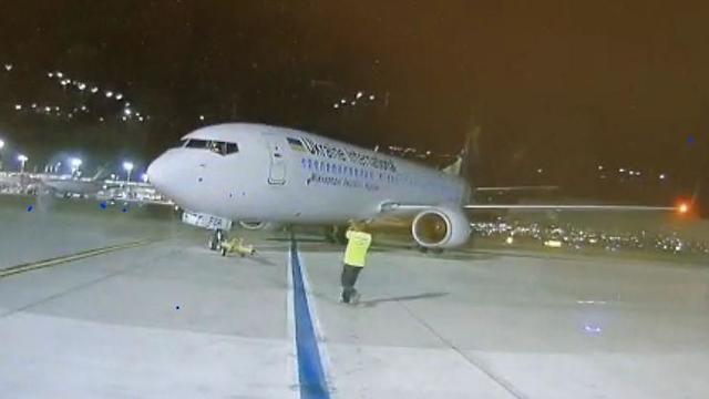 Инцидент с украинским авиалайнером в аэропорту Бен-Гурион. Кадр видеозаписи