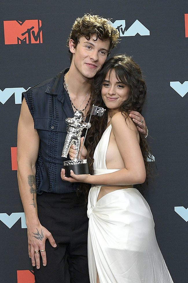 פרס הנשיקה הכי טובה? (צילום: Getty Images) פרס הנשיקה הכי טובה? (צילום: Getty Images)