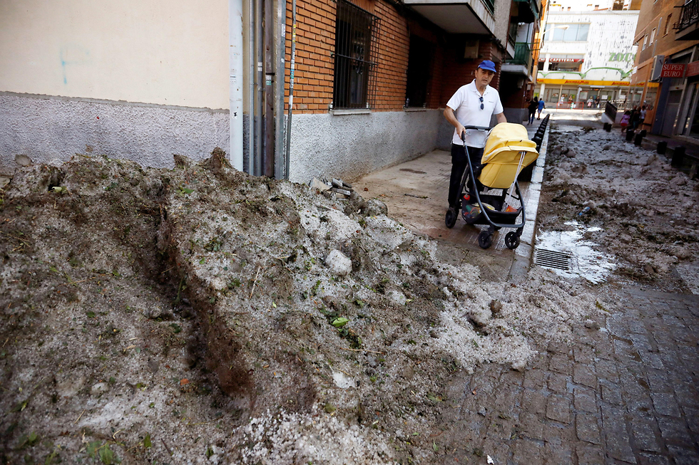 סופה סופת בזק ברד מדריד ספרד (צילום: EPA)