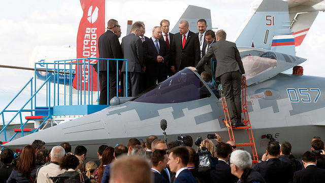 נשיא רוסיה ולדימיר פוטין נשיא טורקיה רג'פ טאיפ ארדואן תערוכה אווירית ליד מוסקבה (צילום: AP)