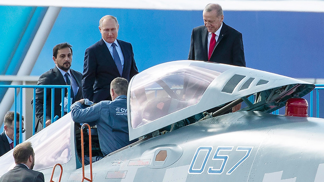 נשיא רוסיה ולדימיר פוטין נשיא טורקיה רג'פ טאיפ ארדואן תערוכה אווירית ליד מוסקבה (צילום: AP)
