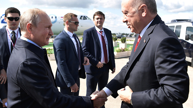 נשיא רוסיה ולדימיר פוטין נשיא טורקיה רג'פ טאיפ ארדואן תערוכה אווירית ליד מוסקבה (צילום: רויטרס)