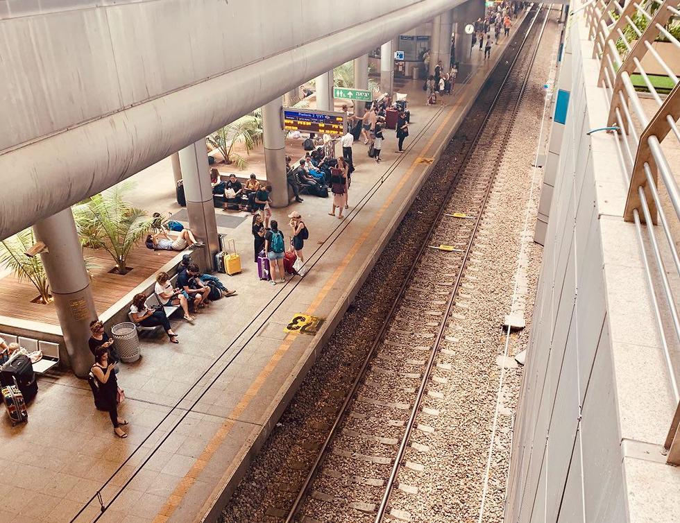 Железнодорожная станция в аэропорту. Фото: Шири Хадар