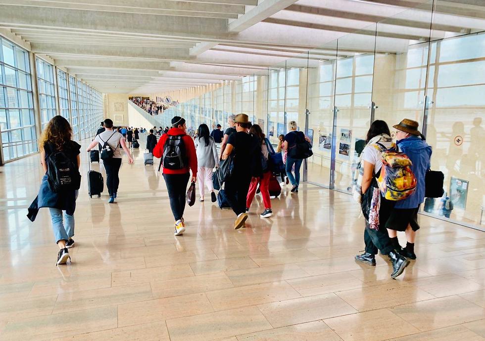Пассажирский коридор в аэропорту Бен-Гурион. Фото: Шири Адар (צילום: שירי הדר)