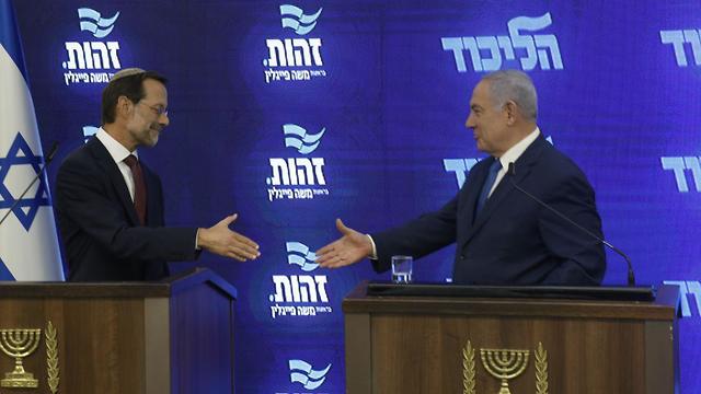 Prime Minister Benjamin Netanyahu and Zehut Chairman Moshe Feiglin (Photo: Shaul Golan)