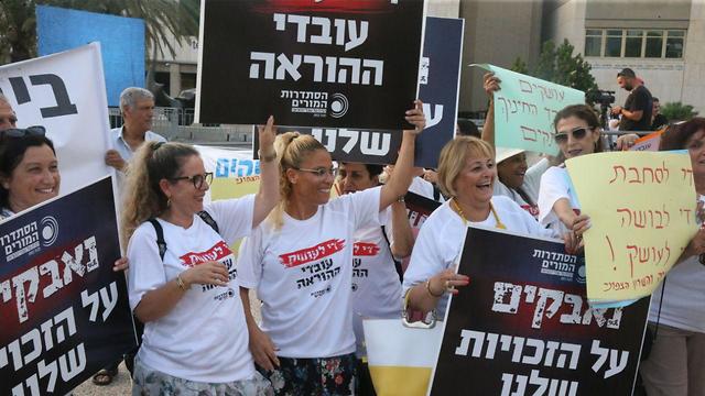 Демонстрация учителей в Тель-Авиве. Фото: Моти Кимхи 
