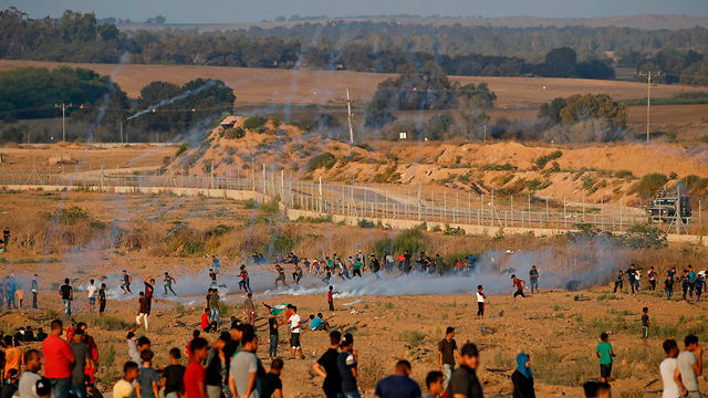 מהומות יום שישי בגבול הרצועה (צילום: AFP)