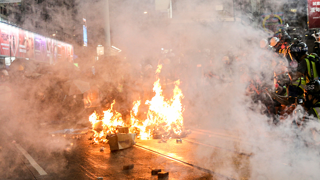 הונג קונג הפגנות מהומות (צילום: EPA)