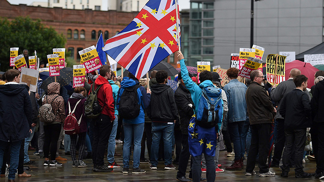 מחאה ב מנצ'סטר בריטניה  (צילום: AFP)
