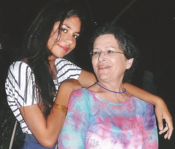 Ирис Кальман с приемной израильской мамой Иланой. Фото: личный архив