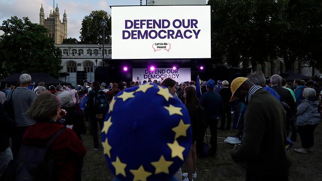 הפגנות נגד ה ברקזיט ב לונדון בריטניה (צילום: AP)