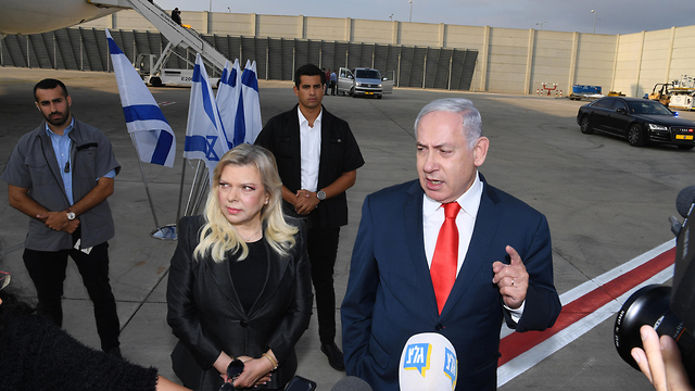 Prime Minister Benjamin Netanyahu and his wife Sara as they prepare to leave for London (Photo: GPO) (Photo: GPO)